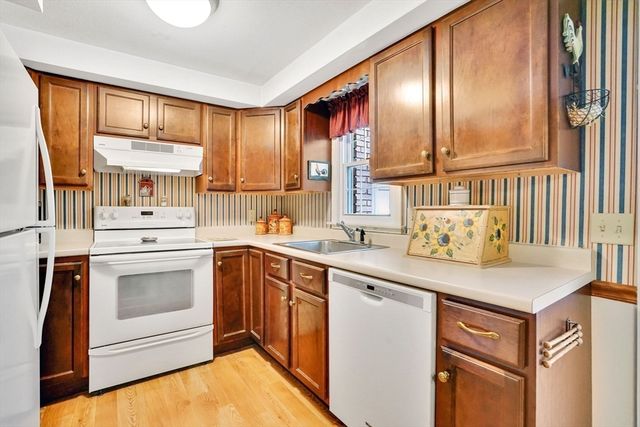 7 Plantation Dr 7, Agawam, MA 01001
