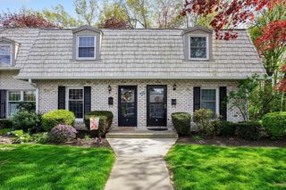 7 Plantation Dr 7, Agawam, MA 01001