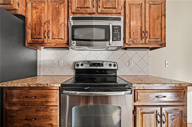 217 Ashmont Drive, Smithville, MO 64089