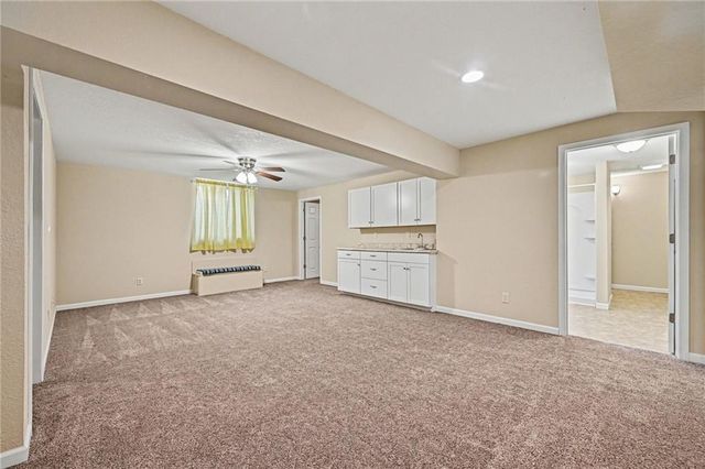 217 Ashmont Drive, Smithville, MO 64089