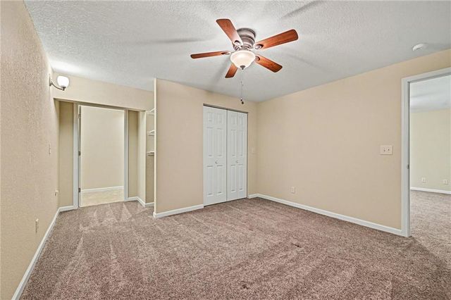 217 Ashmont Drive, Smithville, MO 64089