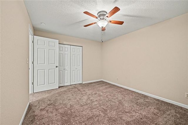 217 Ashmont Drive, Smithville, MO 64089