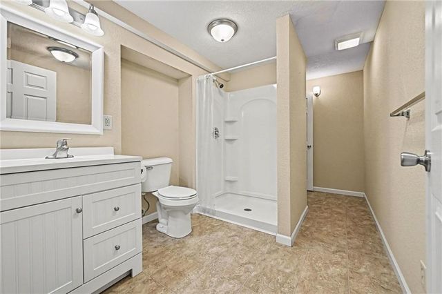 217 Ashmont Drive, Smithville, MO 64089