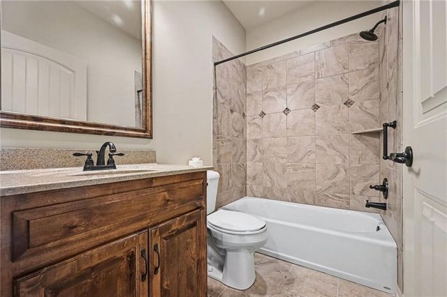 217 Ashmont Drive, Smithville, MO 64089