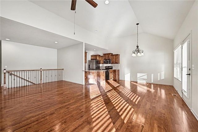 217 Ashmont Drive, Smithville, MO 64089