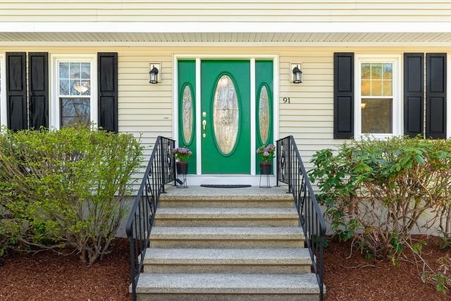 91 Scribner Rd, Tyngsborough, MA 01879