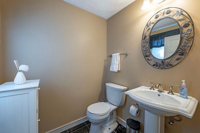 91 Scribner Rd, Tyngsborough, MA 01879