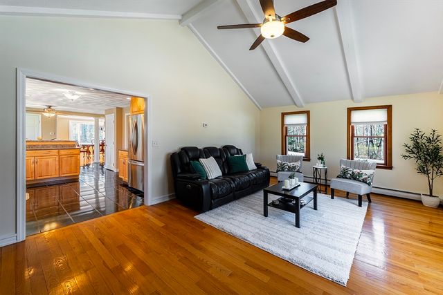 91 Scribner Rd, Tyngsborough, MA 01879