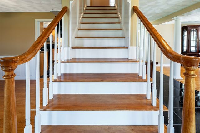 91 Scribner Rd, Tyngsborough, MA 01879