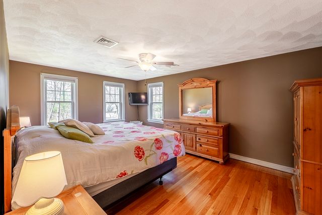 91 Scribner Rd, Tyngsborough, MA 01879