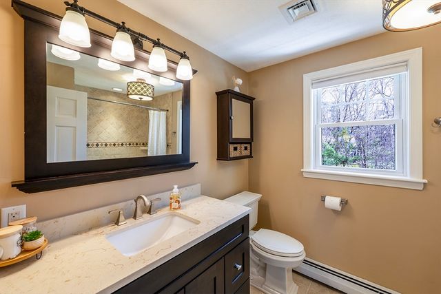 91 Scribner Rd, Tyngsborough, MA 01879