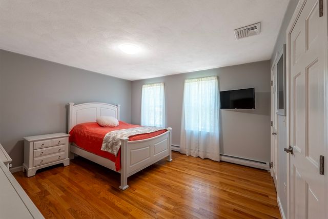 91 Scribner Rd, Tyngsborough, MA 01879