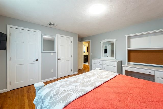 91 Scribner Rd, Tyngsborough, MA 01879