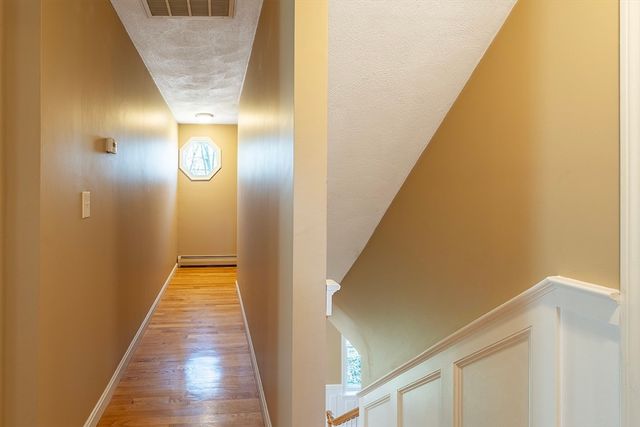 91 Scribner Rd, Tyngsborough, MA 01879