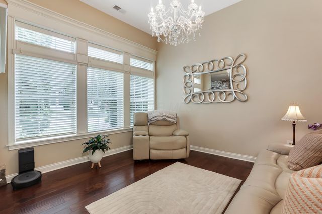 4562 Newport Loop E, Grove City, OH 43123