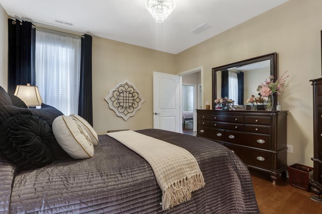 4562 Newport Loop E, Grove City, OH 43123