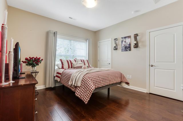 4562 Newport Loop E, Grove City, OH 43123