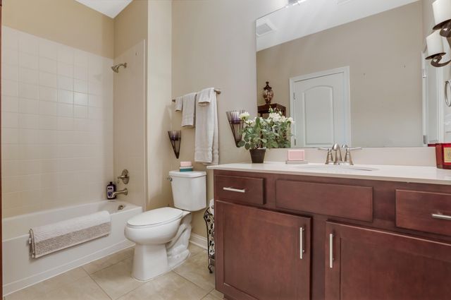 4562 Newport Loop E, Grove City, OH 43123
