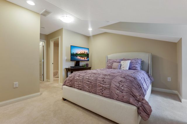 4562 Newport Loop E, Grove City, OH 43123
