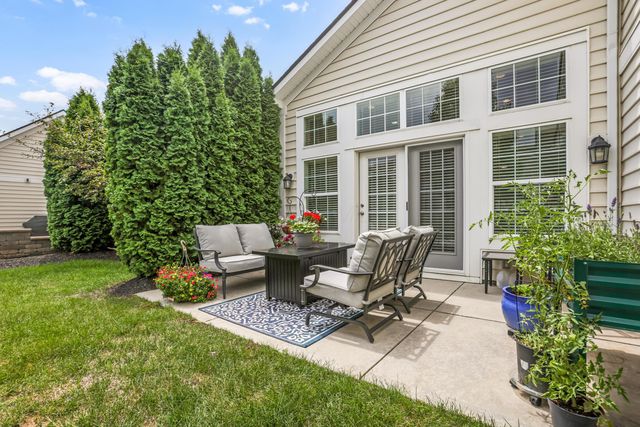 4562 Newport Loop E, Grove City, OH 43123