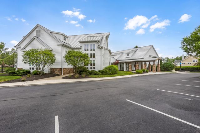 4562 Newport Loop E, Grove City, OH 43123
