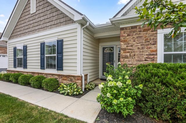 4562 Newport Loop E, Grove City, OH 43123