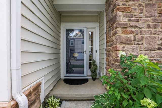 4562 Newport Loop E, Grove City, OH 43123