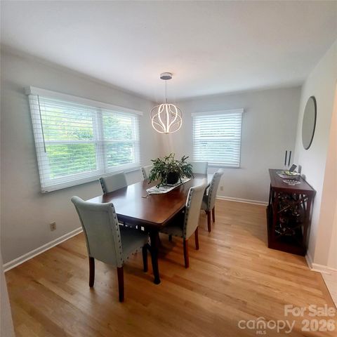 35 Cedarcliff Circle, Asheville, NC 28803