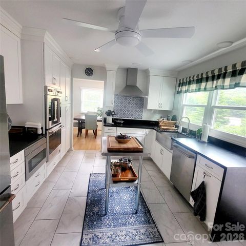 35 Cedarcliff Circle, Asheville, NC 28803