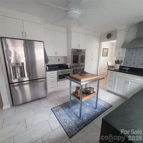 35 Cedarcliff Circle, Asheville, NC 28803