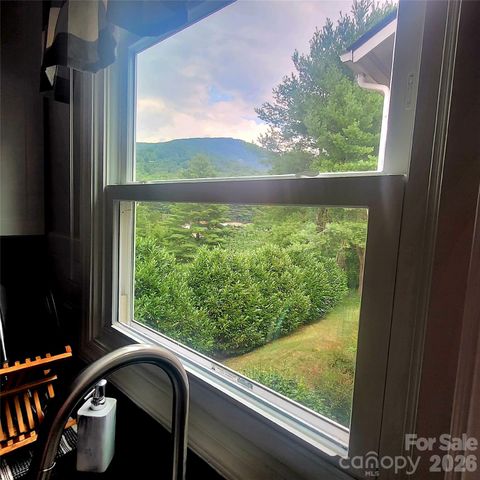 35 Cedarcliff Circle, Asheville, NC 28803