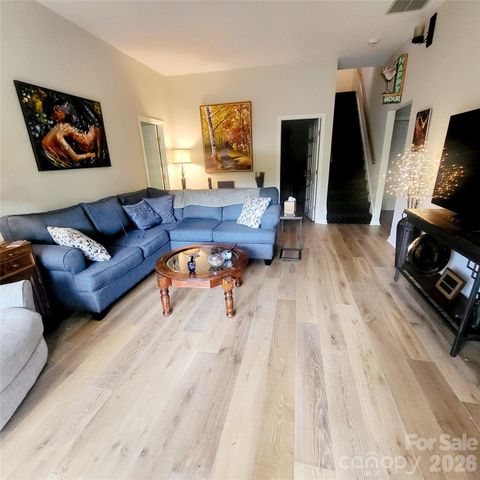 35 Cedarcliff Circle, Asheville, NC 28803