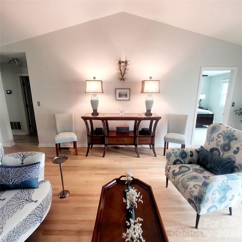 35 Cedarcliff Circle, Asheville, NC 28803