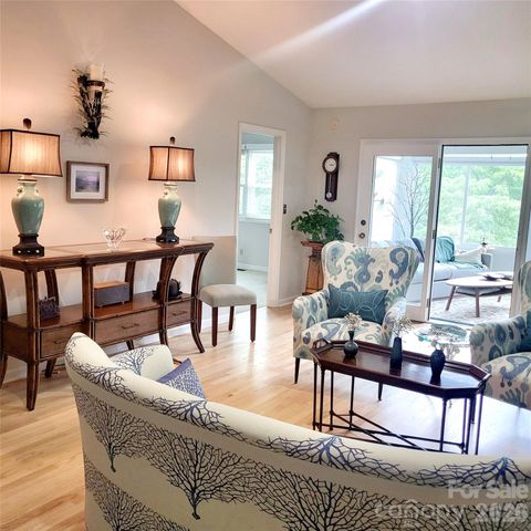 35 Cedarcliff Circle, Asheville, NC 28803