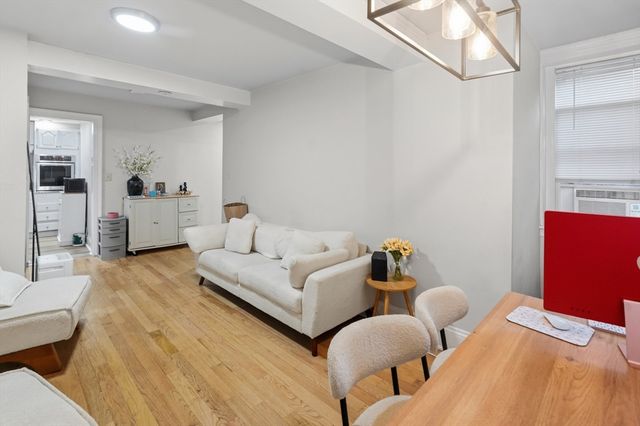 239 Commonwealth Ave 10, Boston, MA 02116