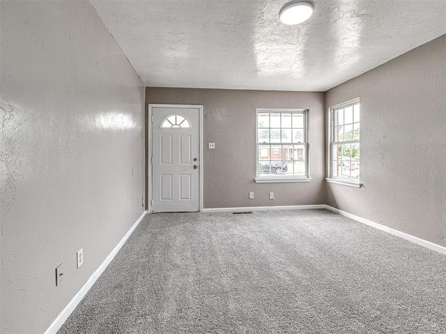 313 E Northrup Street, Midwest City, OK 73110