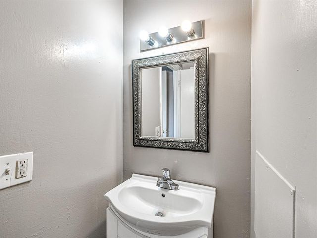313 E Northrup Street, Midwest City, OK 73110