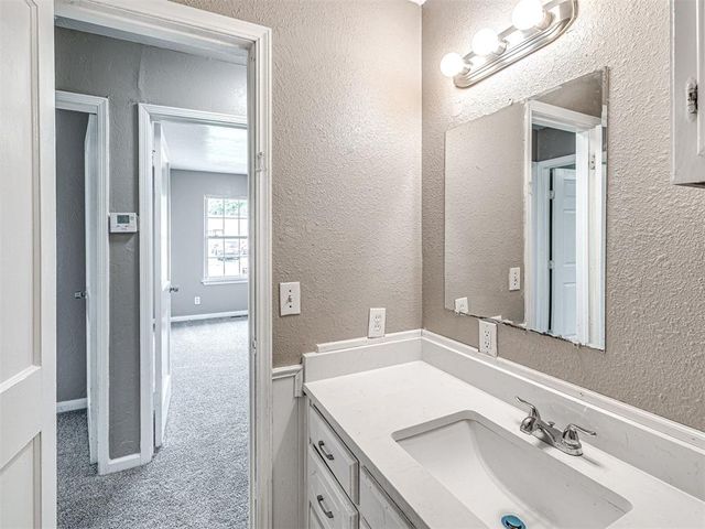 313 E Northrup Street, Midwest City, OK 73110