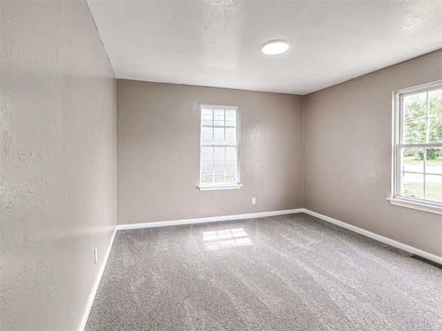 313 E Northrup Street, Midwest City, OK 73110
