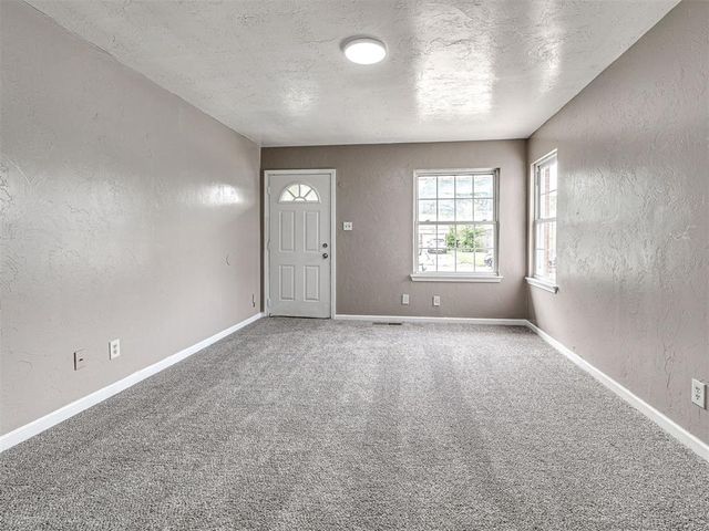 313 E Northrup Street, Midwest City, OK 73110