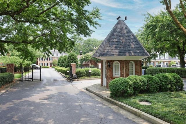 5 Palace Green Place NW, Atlanta, GA 30318
