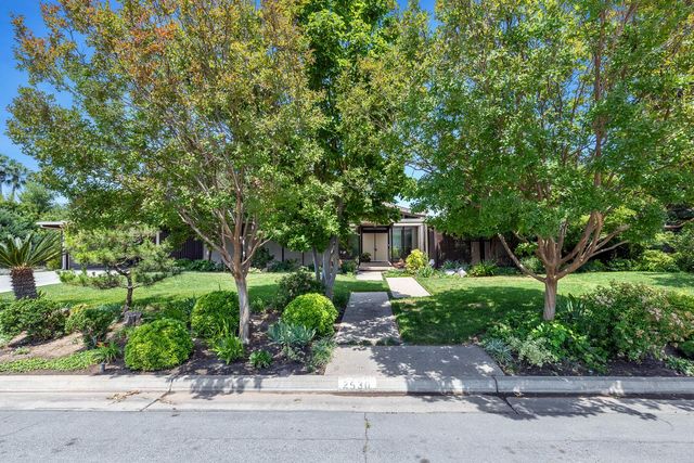 2530 W Wrenwood Avenue, Fresno, CA 93711