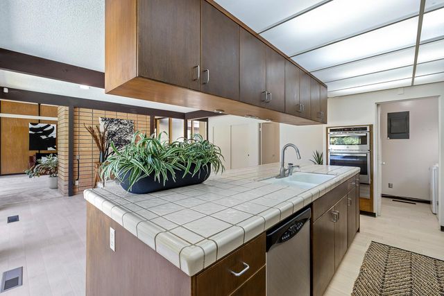 2530 W Wrenwood Avenue, Fresno, CA 93711