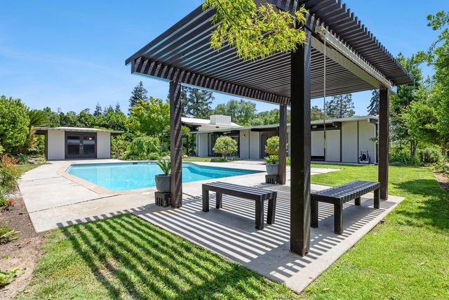 2530 W Wrenwood Avenue, Fresno, CA 93711