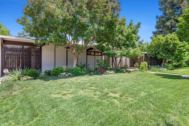 2530 W Wrenwood Avenue, Fresno, CA 93711