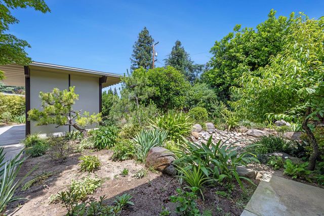2530 W Wrenwood Avenue, Fresno, CA 93711