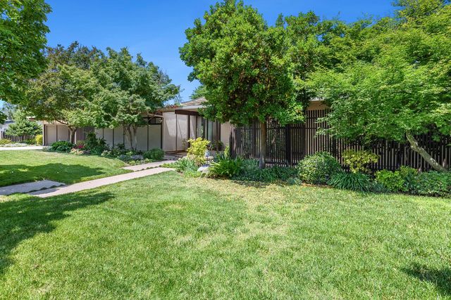 2530 W Wrenwood Avenue, Fresno, CA 93711