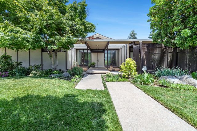 2530 W Wrenwood Avenue, Fresno, CA 93711