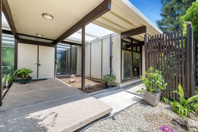 2530 W Wrenwood Avenue, Fresno, CA 93711