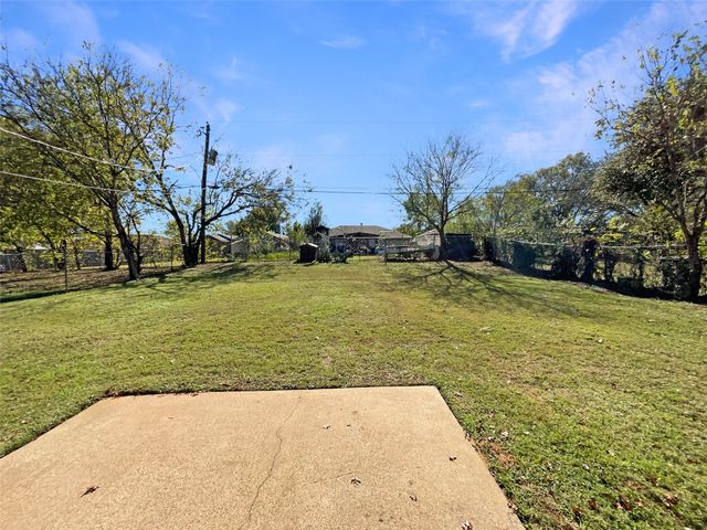 5716 Burton Avenue, Fort Worth, TX 76119